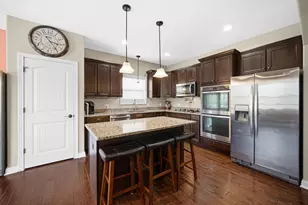 853 E Shakespeare Dr, Valparaiso, IN 46383 - Photo 8