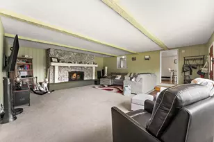 1047 State St, Hobart, IN 46342 - Photo 4