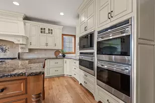 8955 Hillside Dr, Saint John, IN 46373 - Photo 10