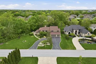 732 Royal Dublin Ln, Dyer, IN 46311 - Photo 4