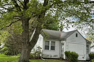 1308 Greenway St, La Porte, IN 46350 - Photo 4