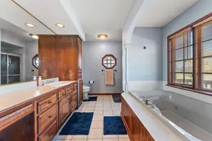 242 Golfview Dr, Schererville, IN 46375 - Photo 12