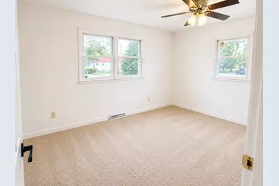 419 E 48th Place, Gary, IN 46409 - Photo 4