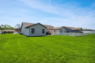 200 Polly Ln, Hobart, IN 46342 - Photo 4