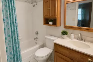 8201 Hickory Ave, Gary, IN 46403 - Photo 6