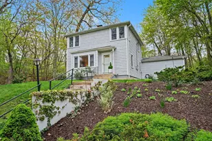 107 W Stillwater Ave, Beverly Shores, IN 46301 - Photo 2