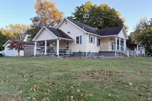 809 N 3rd St, Kentland, IN 47951 - Photo 2