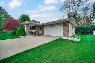 320 Bordeaux Dr, La Porte, IN 46350 - Photo 4