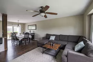 717 Cottonwood Dr, Dyer, IN 46311 - Photo 2