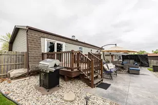 717 Cottonwood Dr, Dyer, IN 46311 - Photo 14