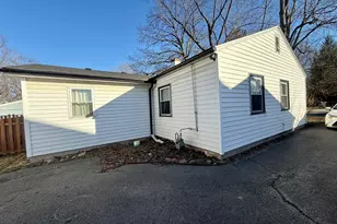 270 Woodlawn Ave, Chesterton, IN 46304 - Photo 16