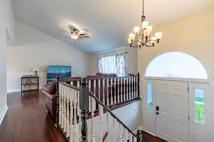 701 N Oriole Ct, Griffith, IN 46319 - Photo 6