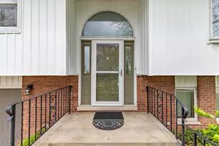 701 N Oriole Ct, Griffith, IN 46319 - Photo 2