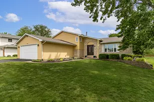 1762 Broadacre Rd, Crown Point, IN 46307 - Photo 4
