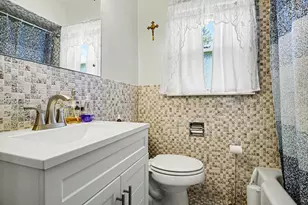 109 W Walker St, Rolling Prairie, IN 46371 - Photo 8