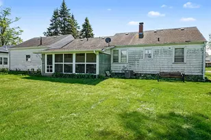 109 W Walker St, Rolling Prairie, IN 46371 - Photo 12