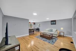 223 E Washington Ave, Hobart, IN 46342 - Photo 4