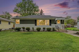 913 S Main St, Crown Point, IN 46307 - Photo 1
