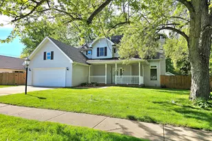 503 Oakwood Dr, Chesterton, IN 46304 - Photo 2