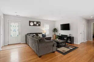 427 S East St, Crown Point, IN 46307 - Photo 4
