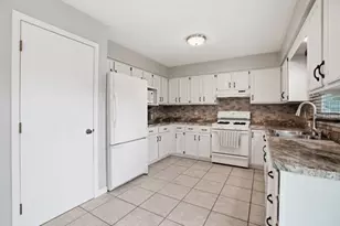 1547 W 99th Ave, Crown Point, IN 46307 - Photo 4