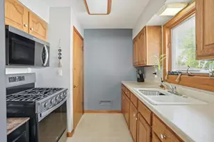 9015 O Day Dr, Highland, IN 46322 - Photo 6