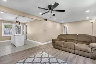 922 Hayes St, Crown Point, IN 46307 - Photo 6