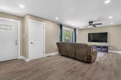 922 Hayes Street, Crown Point, IN 46307 - Photo 4