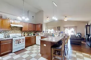 3782 W 70th Pl, Merrillville, IN 46410 - Photo 6