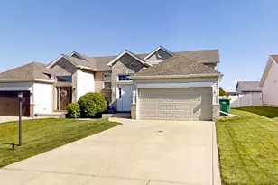 3782 W 70th Pl, Merrillville, IN 46410 - Photo 2