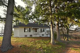 217 Park Ave, North Judson, IN 46366 - Photo 2