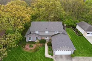 1029 Greenview Dr, Crown Point, IN 46307 - Photo 2