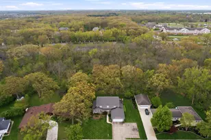 1029 Greenview Dr, Crown Point, IN 46307 - Photo 4