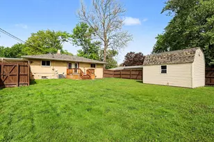 131 Hillcrest St, Hobart, IN 46342 - Photo 12