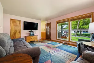 131 Hillcrest St, Hobart, IN 46342 - Photo 4