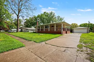131 Hillcrest St, Hobart, IN 46342 - Photo 2