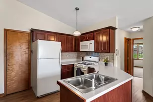 3615 Creekside Dr, Valparaiso, IN 46383 - Photo 8