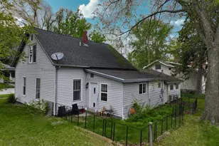 121 W Spring St, Winamac, IN 46996 - Photo 2