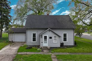 121 W Spring St, Winamac, IN 46996 - Photo 1