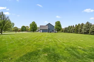 403 Creekwood Dr, Valparaiso, IN 46383 - Photo 36