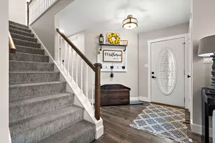 403 Creekwood Dr, Valparaiso, IN 46383 - Photo 6