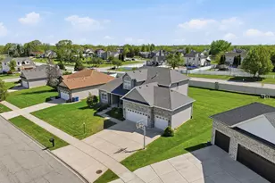 2527 Tate Dr, Schererville, IN 46375 - Photo 4