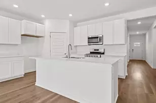 7603 W 106th Pl, Crown Point, IN 46307 - Photo 2