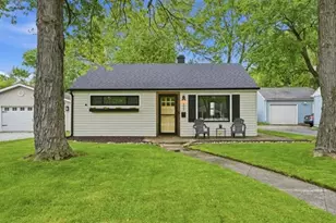 323 S Pettibone St, Crown Point, IN 46307 - Photo 1
