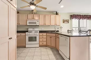 1096 Lakewood Ct, Schererville, IN 46375 - Photo 4