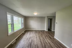 5377 Cleveland Ln, Merrillville, IN 46410 - Photo 2