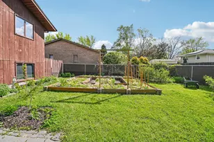 9618 Walnut Dr, Munster, IN 46321 - Photo 32