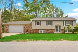 235 E 13th St, Hobart, IN 46342 - Photo 26