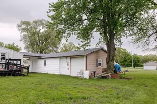 607 E Washington St, Morocco, IN 47963 - Photo 4