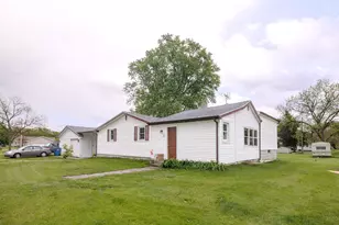 607 E Washington St, Morocco, IN 47963 - Photo 1